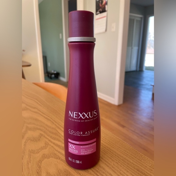 Nexxus Color Assure Replenishing Nutrient Shampoo (New Bottle!) Sulfate Free - Picture 2 of 10